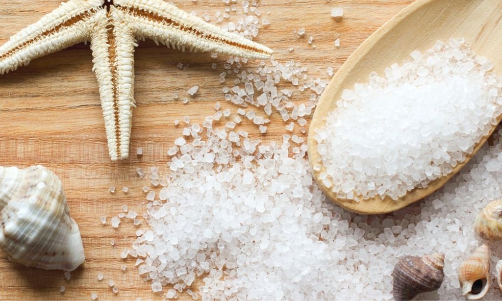 Чем отличается морская соль от поваренной?