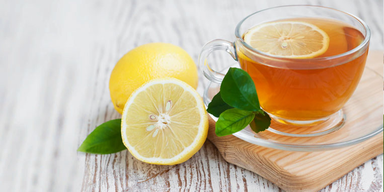 Почему чай с лимоном светлеет?