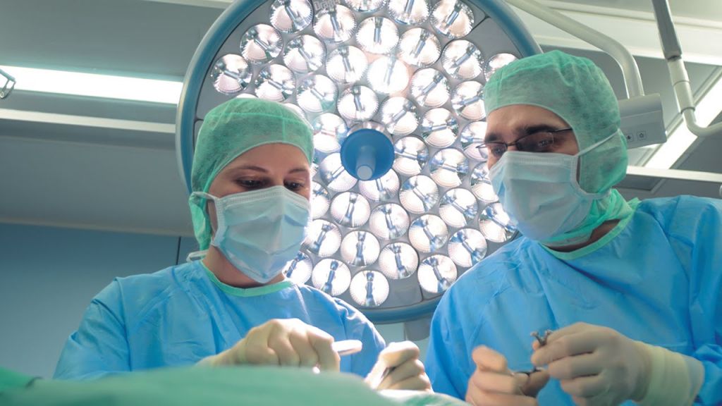 Почему хирургические лампы не создают теней?