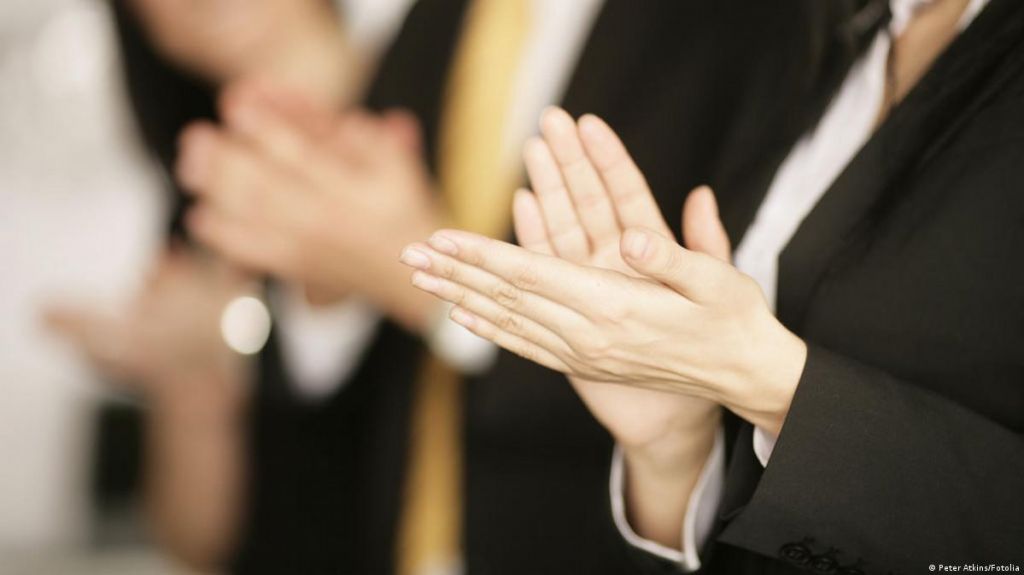 Аплодисменты: как появилась традиция бить себя по рукам?