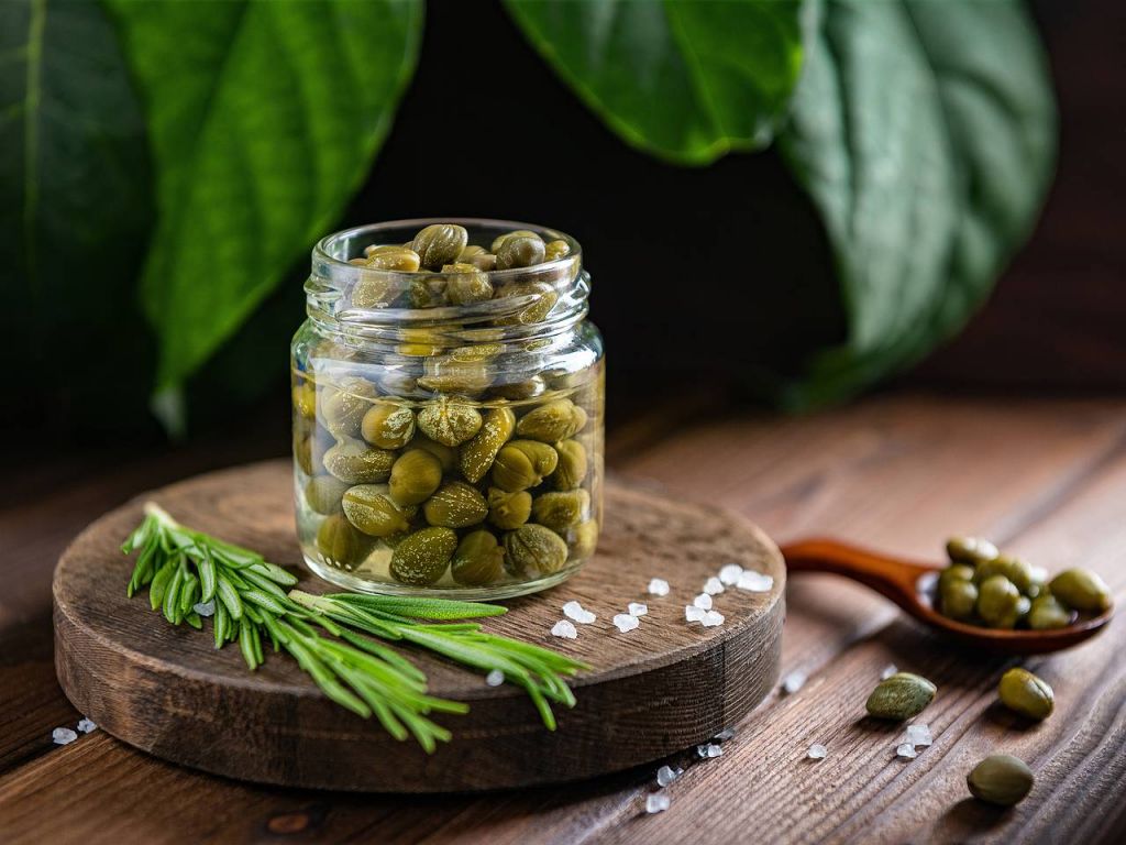 Что такое каперсы и с чем их едят?