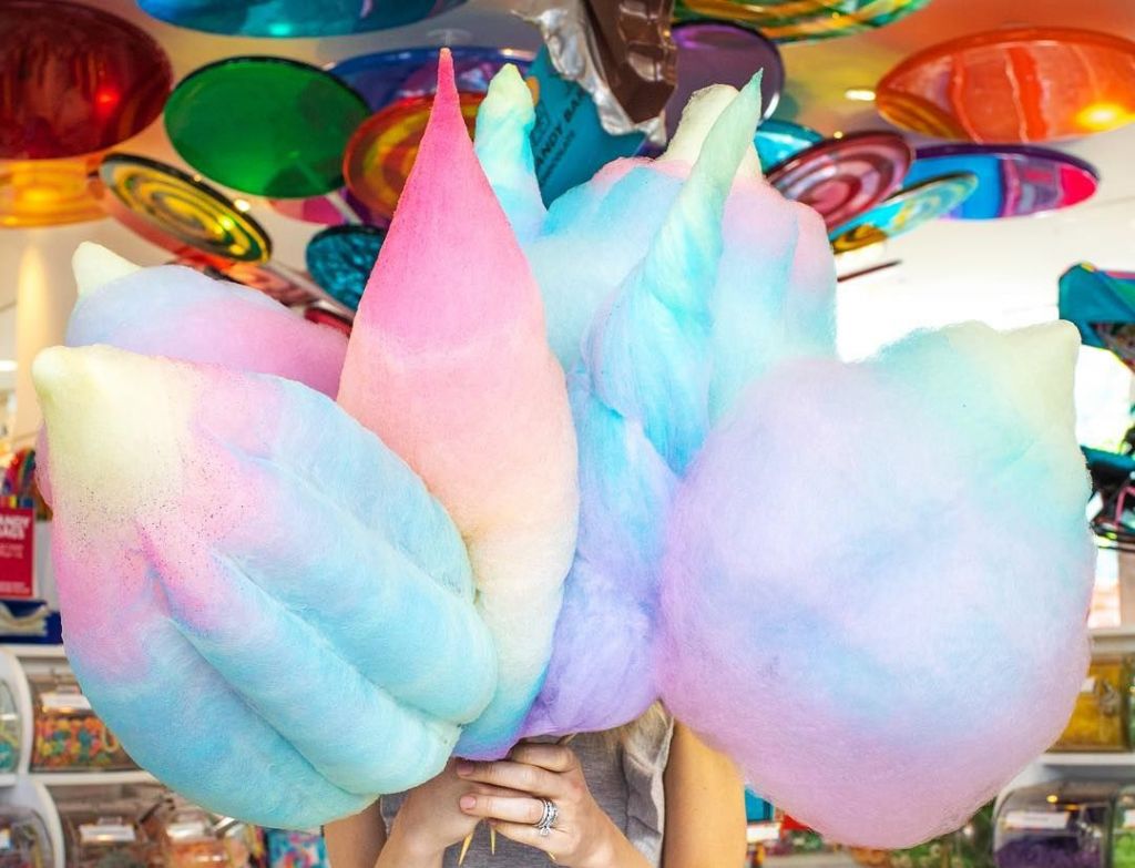 Кто, как и когда изобрел сладкую вату?