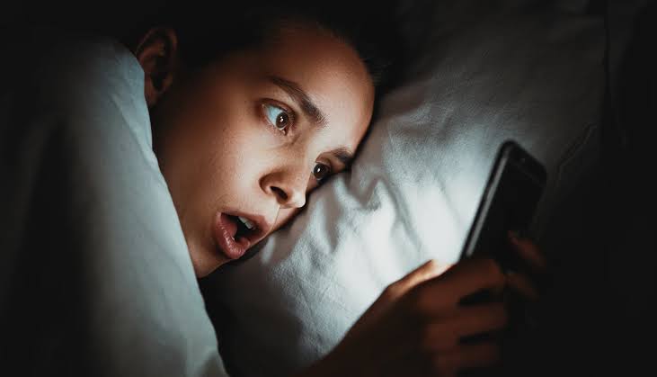 Почему нас тянет читать плохие новости?